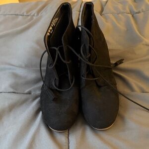 Dr. Scholl’s Dakota booties